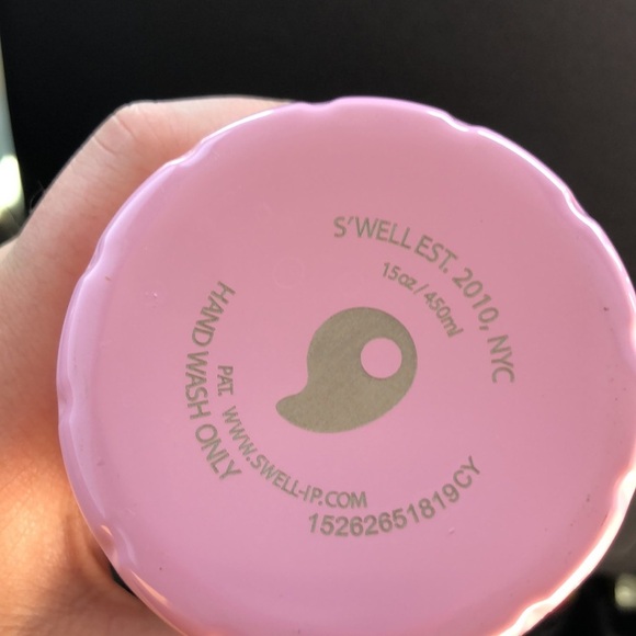 Pink Victoria’s Secret water bottle girls rule the world 15 OZ stainless steal​​ - Picture 3 of 6